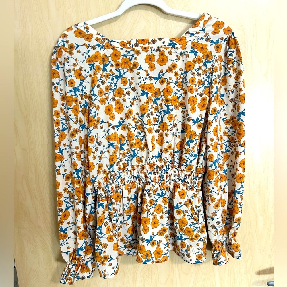 Like It Like That Floral Flared Hem Long Sleeve Top Women's Medium - Picture 10 of 14